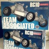 🚨 ULTRA LIMITÉ🚨
Nous avons réussi à mettre la main sur 2 buggys RC10 clear edition ! Va falloir faire vite! 
👇👇👇